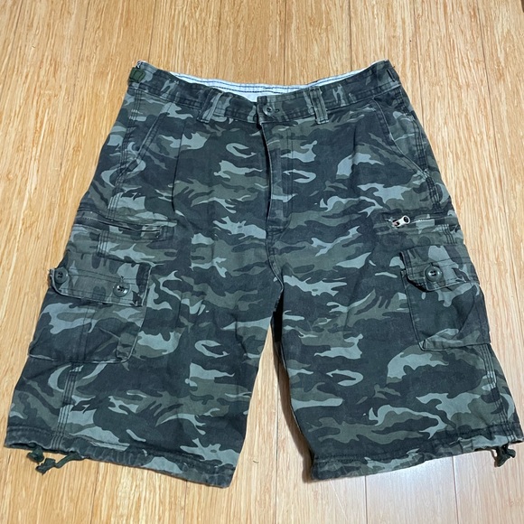 🔥3/$25🔥Camo utility Cargo Shorts - Picture 1 of 5